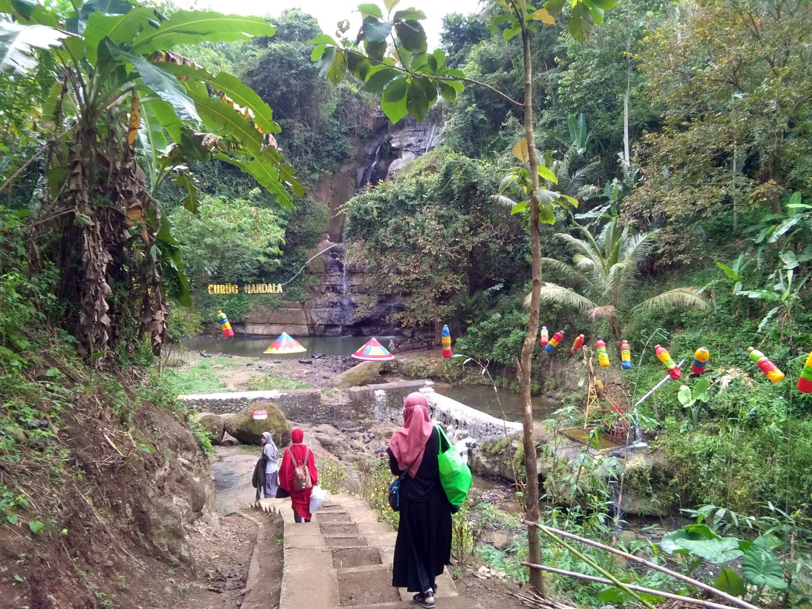 Makam Nlabak: Surga Hiburan di Tengah Alam Cilacap